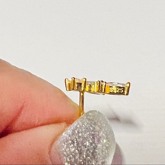Wild Vine Marquise Round Clear Crystal CZ 18k Gold Plated S925 Stud Earring 1pc - Picture 8 of 10